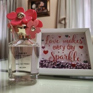 ✨️MJ Daisy Eau So Fresh Blush✨️